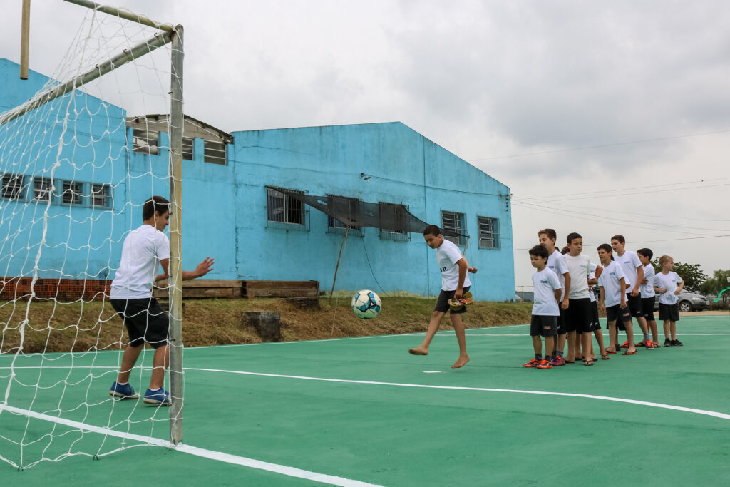 comissao aprova presenca obrigatoria de profissional de educacao fisica nas escolinhas de futebol