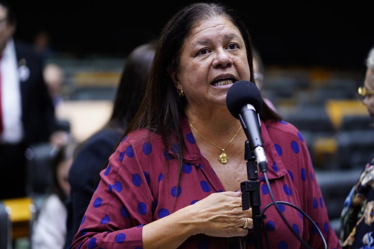 comissao aprova projeto que assegura 120 dias de licenca maternidade as atletas
