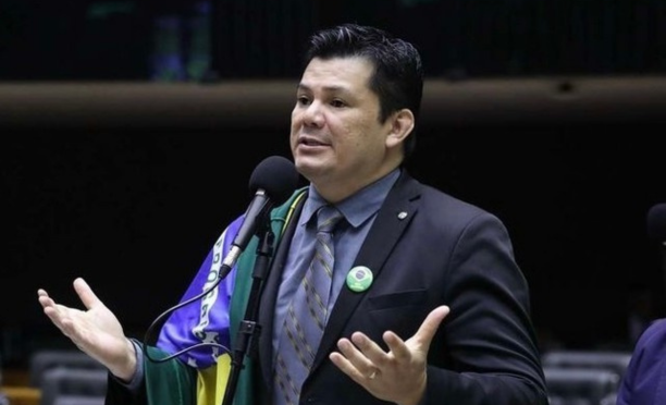 deputado critica perseguicao do governo ao jornalista alexandre garcia