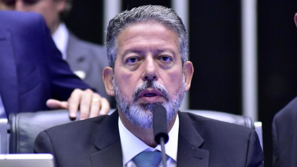 gilmar mendes arquiva inquerito contra lira sobre kits de robotica