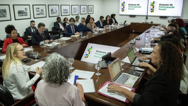 governo lula e criticado por deixar defesa e gsi fora da politica de diversidade