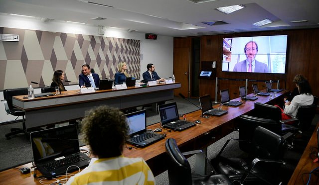 juristas divergem de pena para impechment em debate no senado