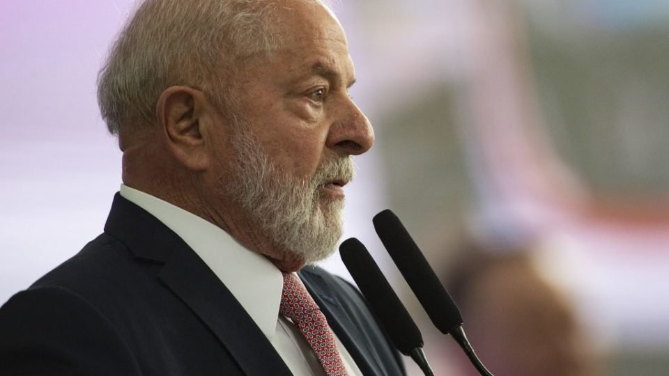 lula aproveita procedimento no quadril e faz cirurgia plastica nas palpebras