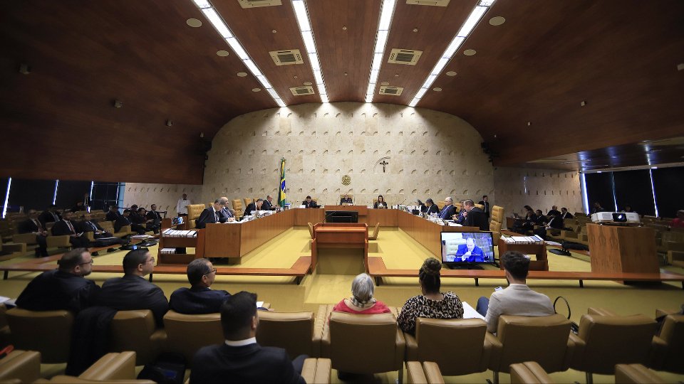 pena do primeiro reu de 8 1 e 25 vezes maior que a de condenado por invasao ao capitolio nos eua