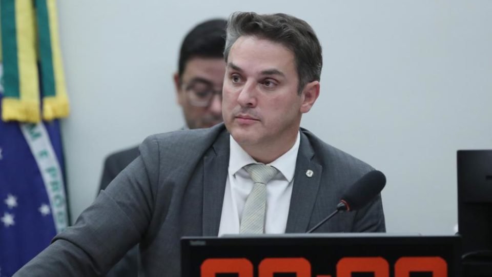 zucco diz que barroso foi induzido a erro e recorre contra suspensao de oitivas na cpi do mst