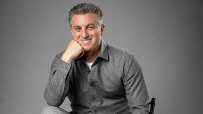 apos criticas ao bolsonaro luciano hulk critica esquerda e pede renovacao politica