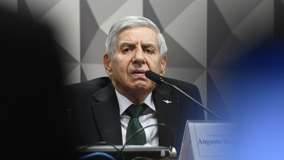 aprovado o relatorio da cpmi que empareda generais e prepara discurso contra anistia de militares