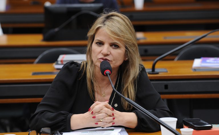 comissao aprova projeto que permite auxilio financeiro a atletas menores de 14 anos