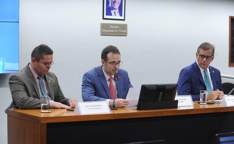 conselho de etica absolve dois deputados acusados de quebrar o decoro parlamentar