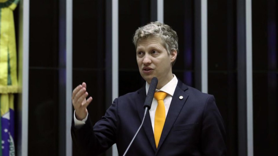 deputados requerem que governo lula classifique o hamas como terrorista