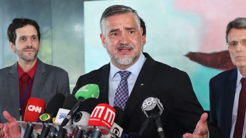 governo retomara projeto de tv brasil internacional em 2024 diz ministro