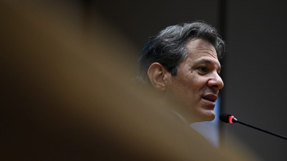 haddad tenta driblar pisos para saude e educacao bandeiras historicas da esquerda