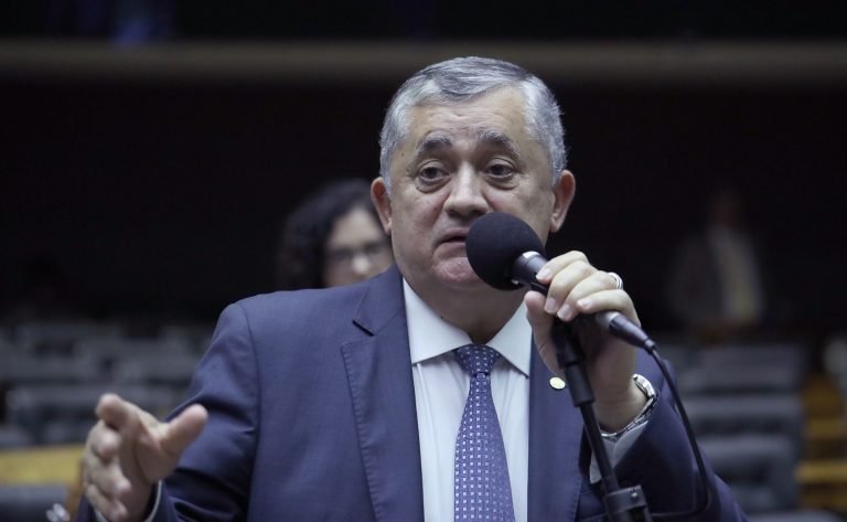 lider do governo na camara afirma que ha acordo para votar marco das garantias e cota de telas para filmes nacionais