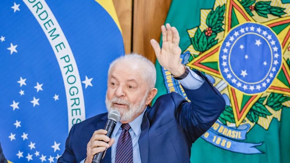 lula diz que poucas mulheres no governo e culpa dos partidos e nao pode fazer nada