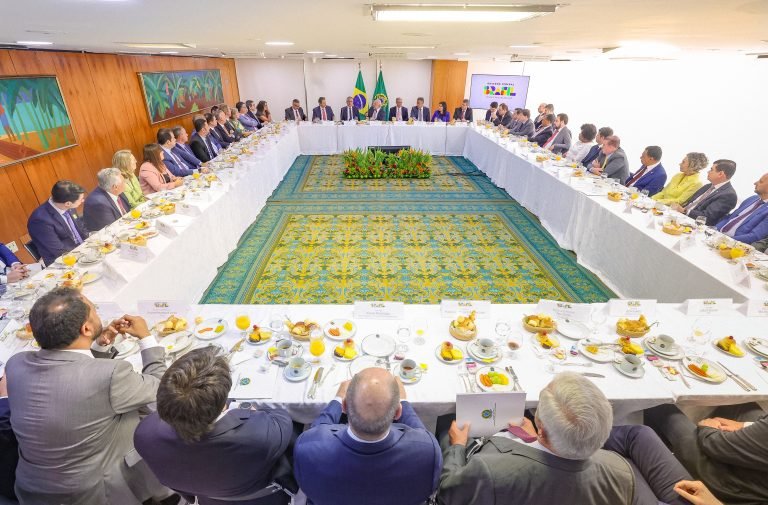 momento e de consolidacao da frente ampla de apoio ao governo na camara diz padilha