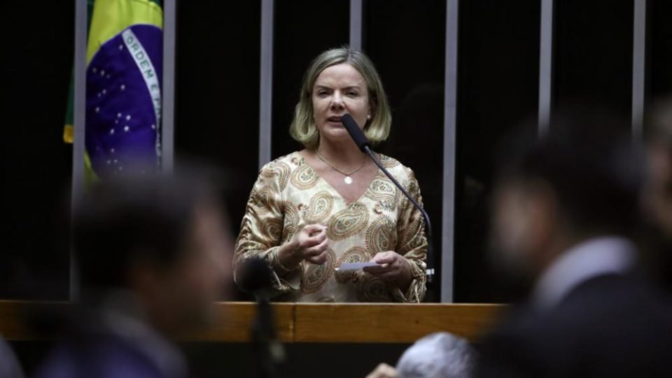 gleisi cita alianca espuria entre bolsonaro e embaixador de israel ao criticar encontro