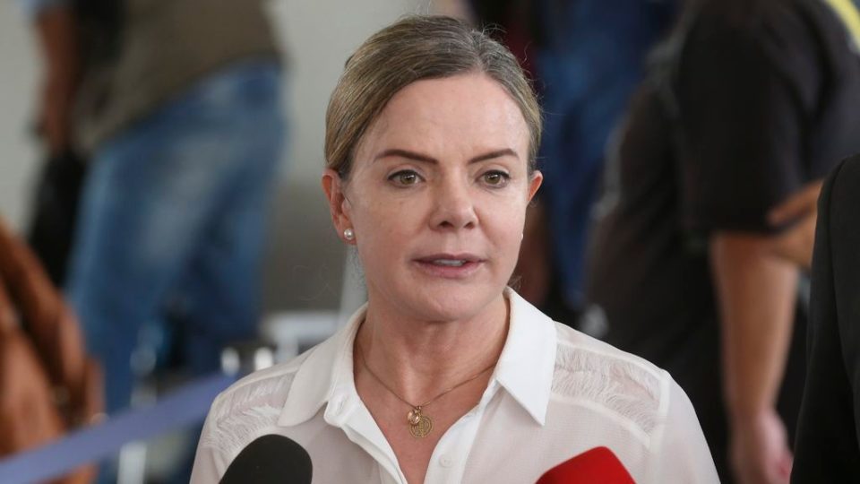 gleisi defende apoio do pt a reeleicao de paes no rio e cogita ministra de lula para vice