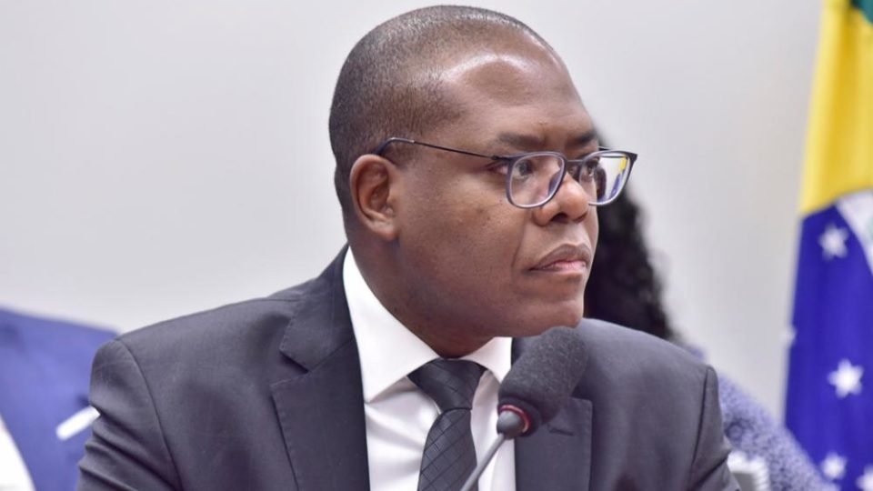 ministro dos direitos humanos afirma que e dever politico enfrentar o antissemitismo