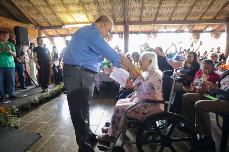 Mais 104 produtores rurais têm seus terrenos legalizados 