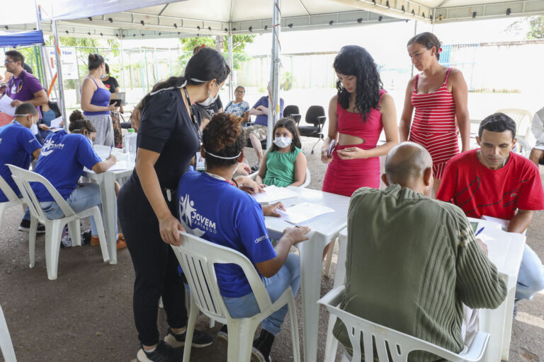 Tendas de hidratação contam com apoio do programa Jovem Candango