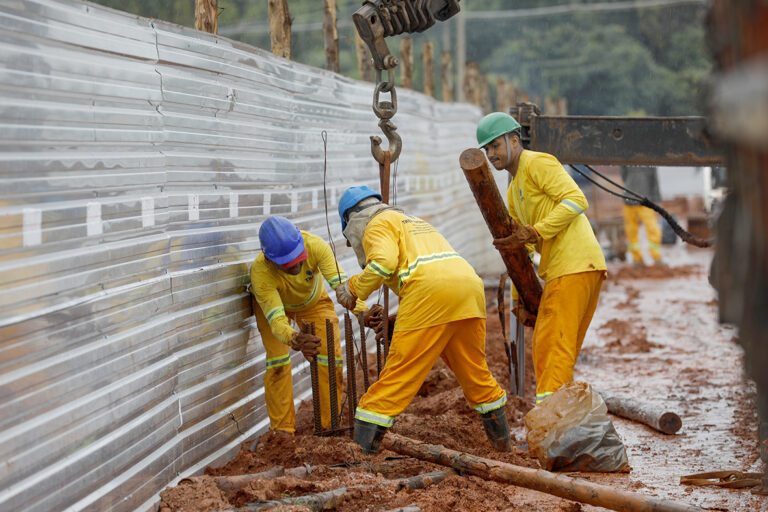 Equipes preparam escavação do viaduto do Jardim Botânico
