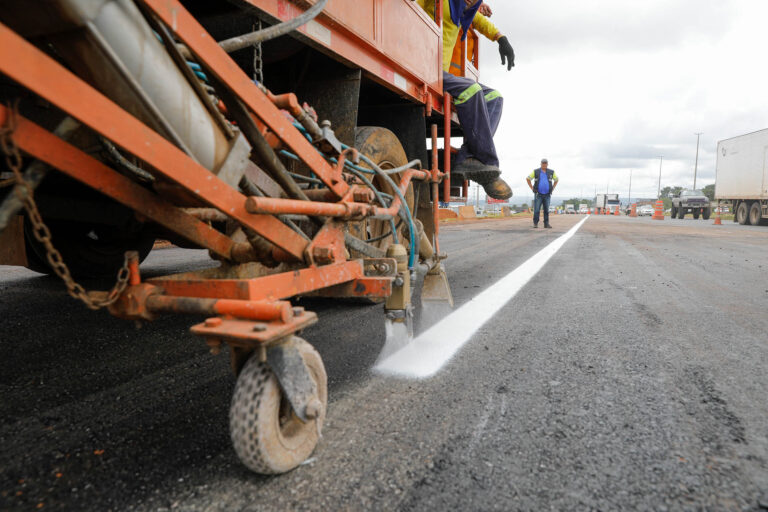 Com fim dos desvios, Viaduto do Riacho Fundo tem retorno reaberto