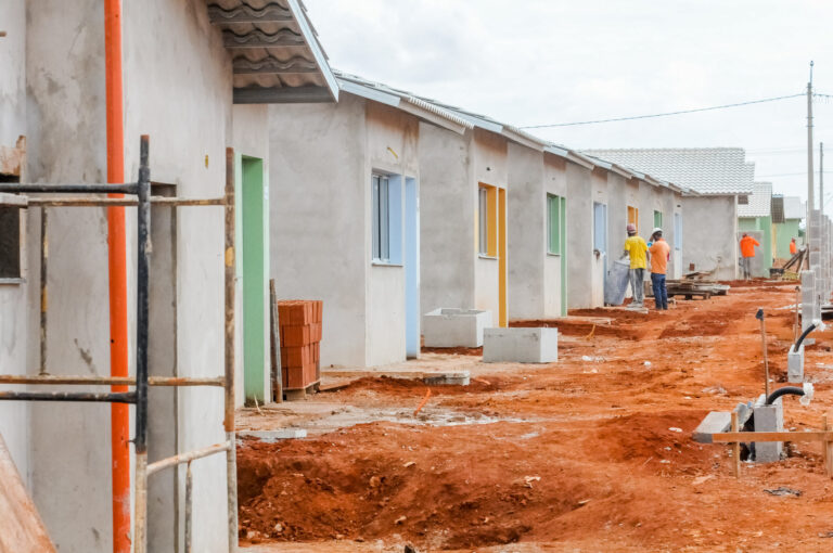 Vagas para mestre de obras oferecem salário de R$ 3 mil