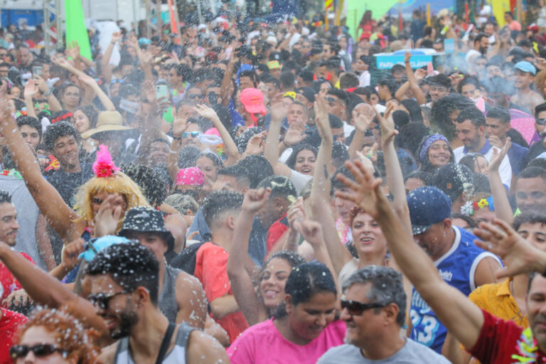 Carnaval: 12 blocos de rua garantem a folia do DF nesta segunda-feira (12)