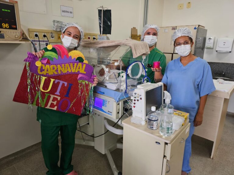 Bebês internados na UTIN do HRSM participam de ensaio fotográfico com tema de carnaval