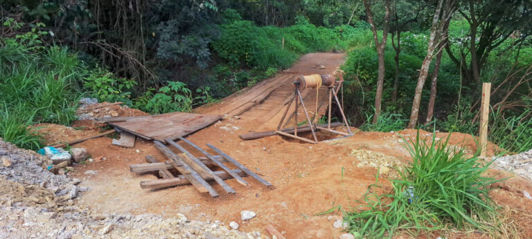 Nova ponte sobre o Córrego do Pulador chega à etapa de encabeçamento