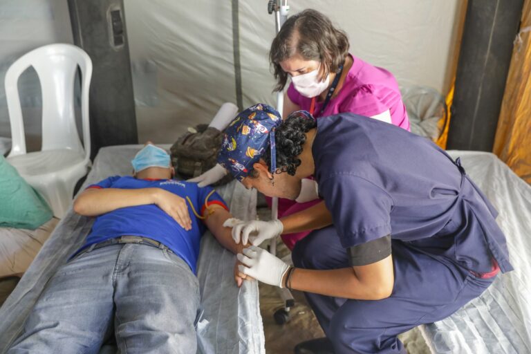 Dengue ou covid-19? Saiba a diferença e quando buscar uma unidade de saúde