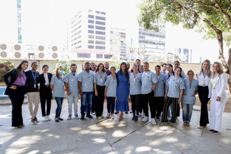 A primeira-dama Mayara Noronha visitou o Hospital de Base e celebrou o Projeto Humanizar
