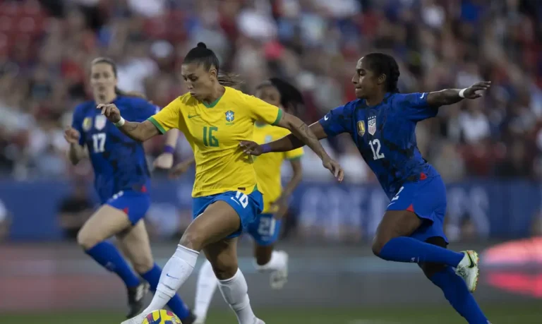 Brasil enfrenta EUA na final da Copa Ouro de futebol feminino