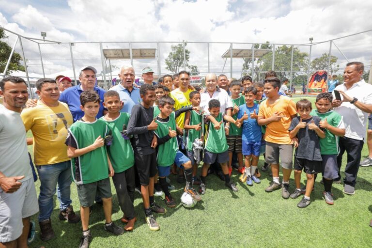 Governador inaugura campo sintético no Taquari