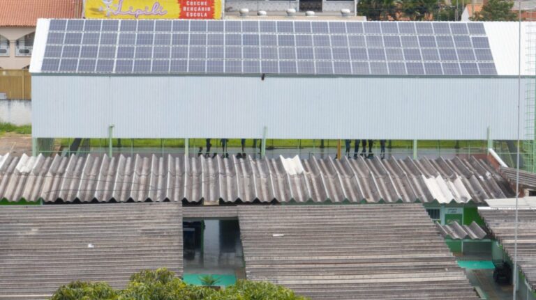Projeto de energia solar em escolas públicas do DF economiza recursos e promove sustentabilidade