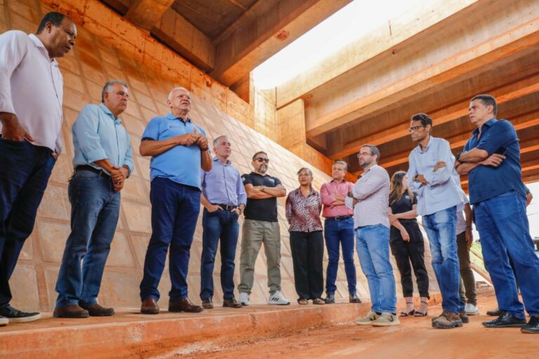 Representantes do GDF vistoriam obras do Viaduto do Itapoã/Paranoá
