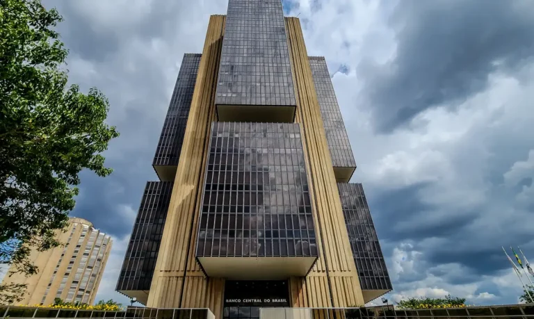 Copom decide tamanho do corte na taxa Selic