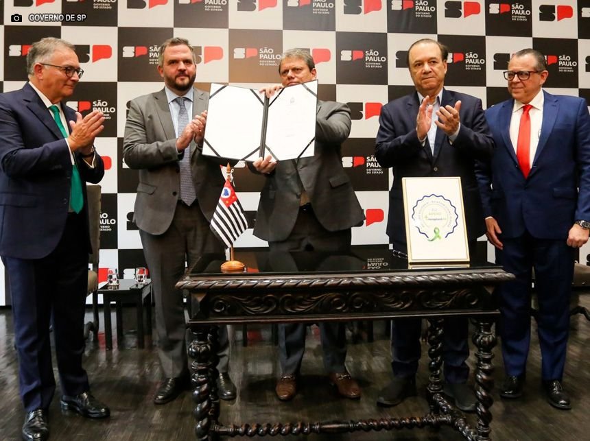 Governo de SP lança programa de transporte aéreo gratuito de órgãos para salvar vidas