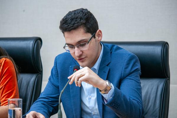 Projeto de lei aprovado busca proteger crianças e adolescentes contra abusos