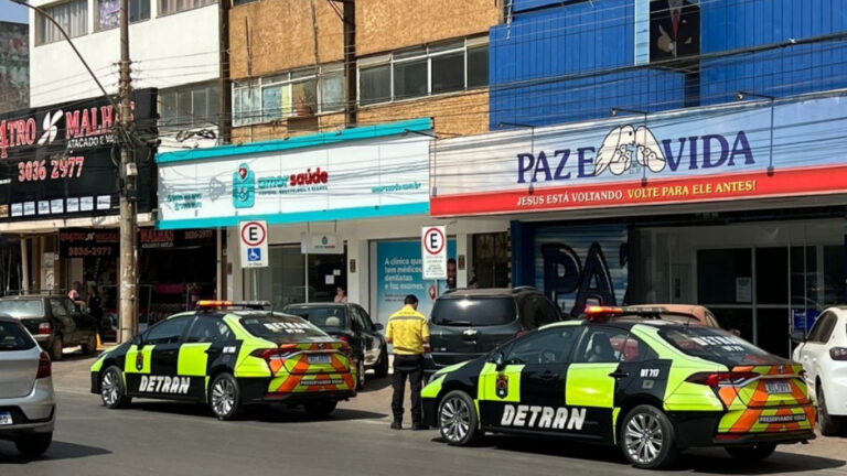 Detran-DF realiza operação contra estacionamento irregular e registra 465 autuações