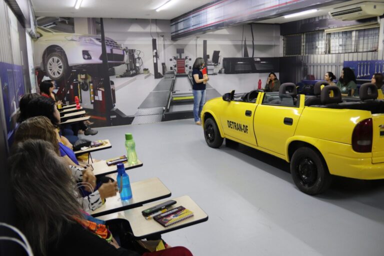 Detran-DF promove cursos para condutores e profissionais do trânsito em Brasília