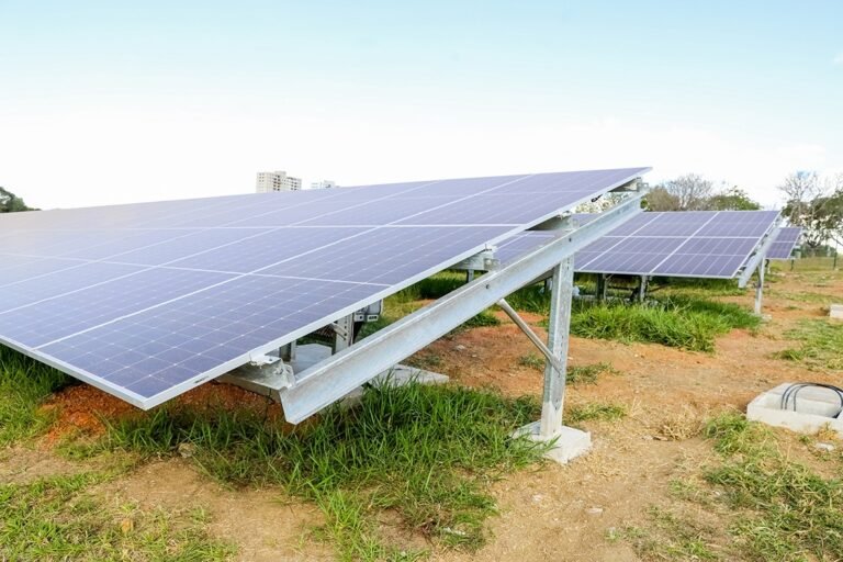 GDF inaugura primeira usina pública de energia solar fotovoltaica em Águas Claras