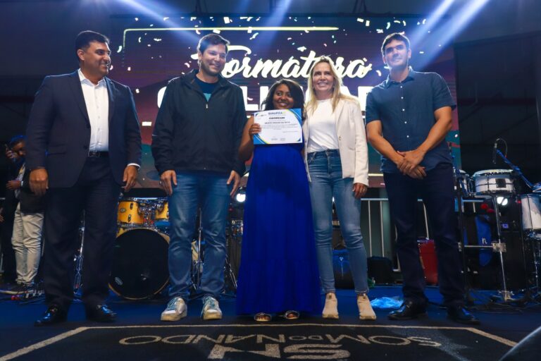 Programa Qualifica DF entrega certificados para mais de 10 mil alunos