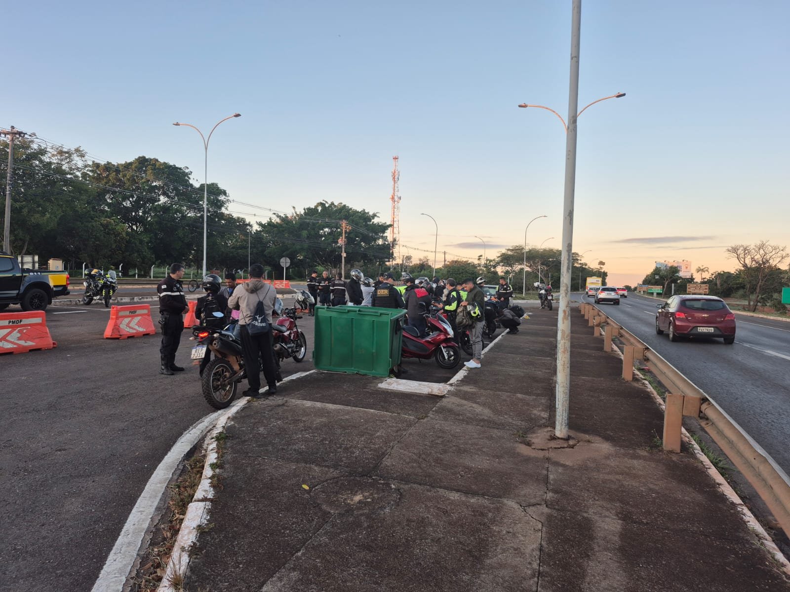 Operação Moto Legal retira motocicletas irregulares de circulação da DF-001