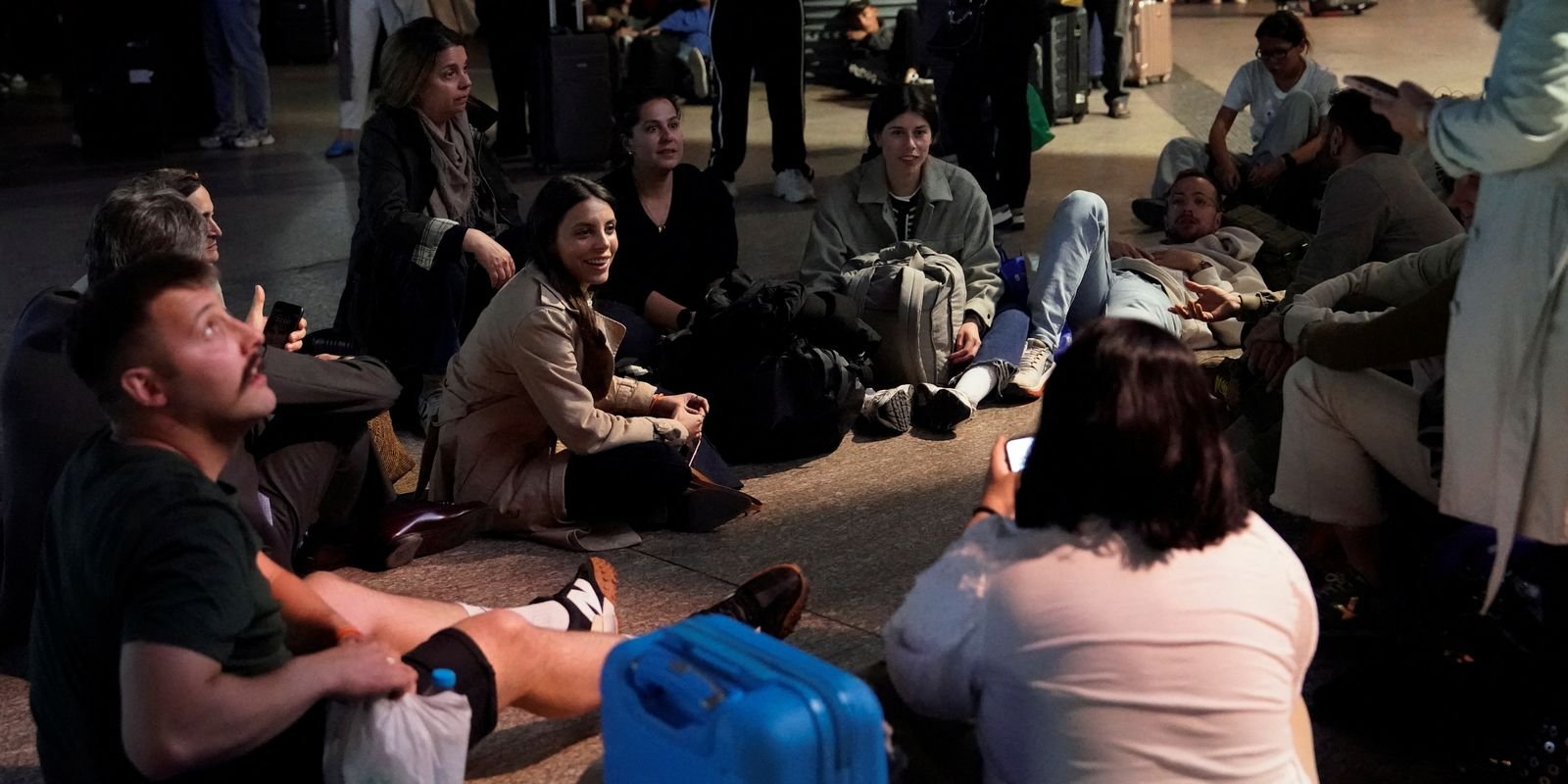 2025 04 28t212913z 881033672 rc287eay27nm rtrmadp 3 spain energy outages.jpg