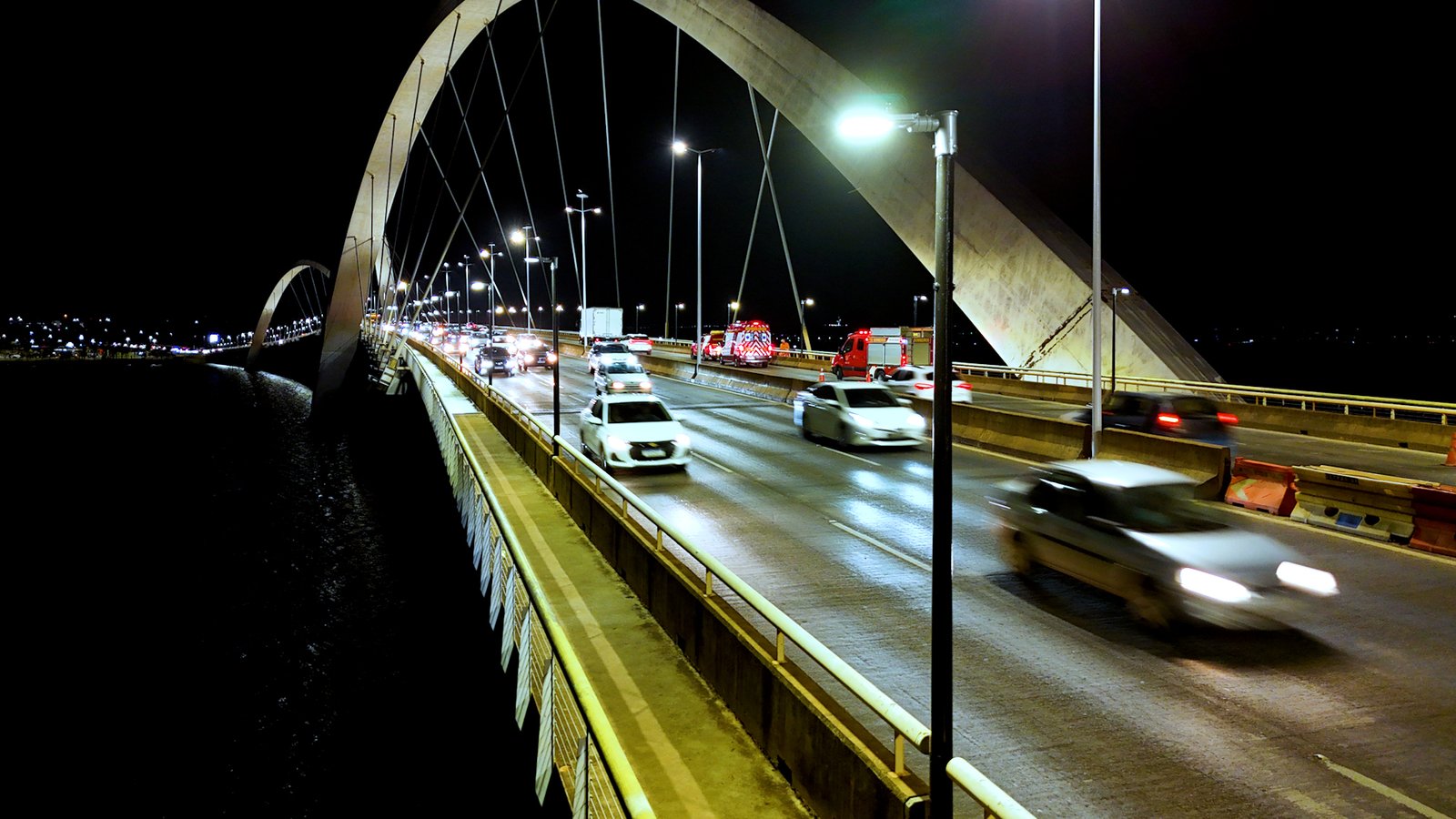 3.4. Ponte JK. Foto Divulgacao CEB IPes.jpg