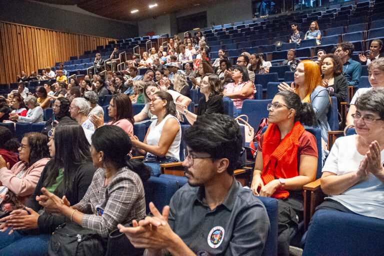 Deputados criticam condições de trabalho dos Educadores Sociais Voluntários
