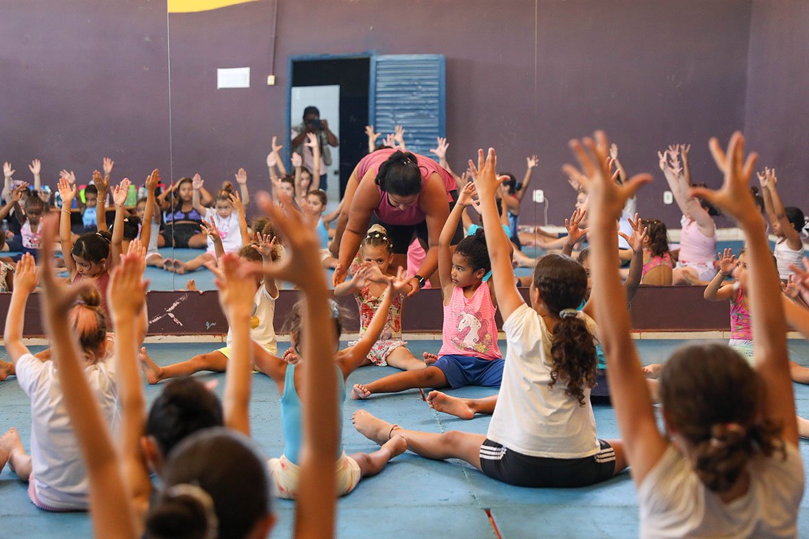 Voluntários ampliam capacidade de atendimento de crianças em projetos esportivos