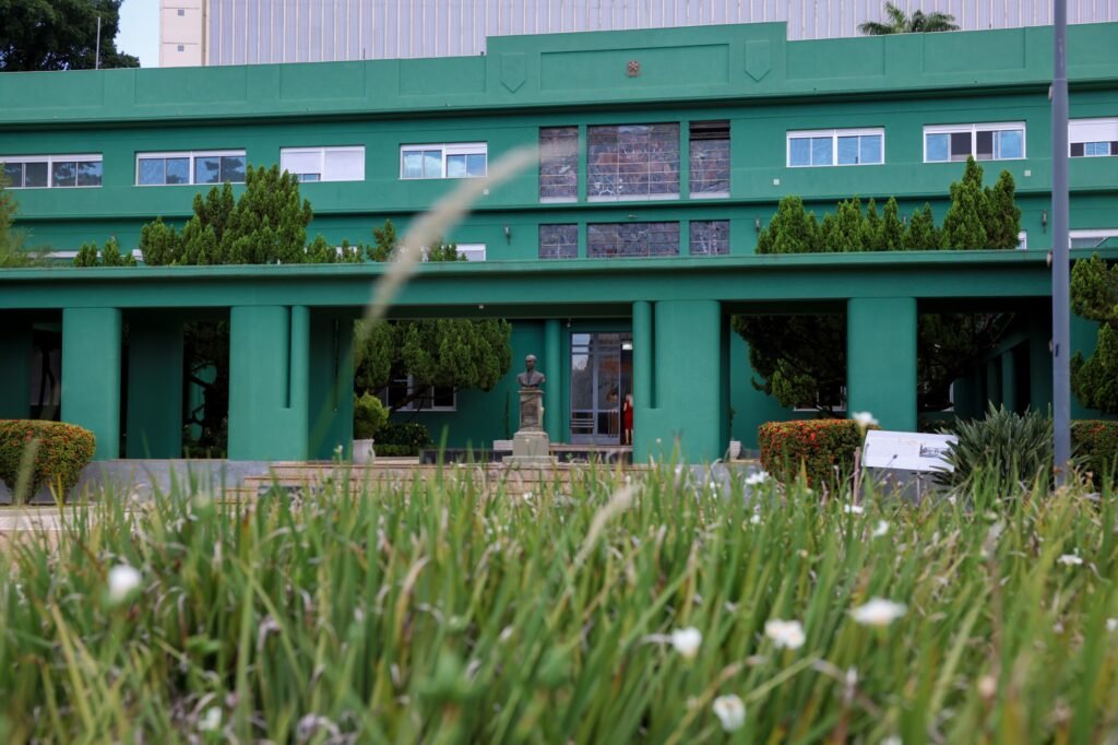 Palácio das Esmeraldas é entregue à população totalmente restaurado