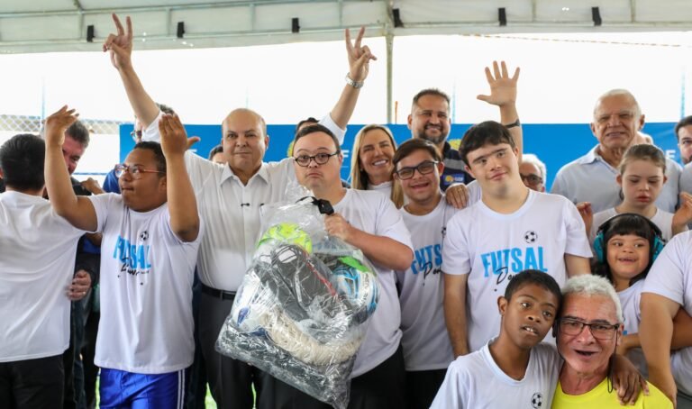 Cruzeiro ganha dois novos campos sintéticos, calçadas e reforma da via principal